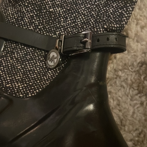 Micheal kors boots - Picture 7 of 11